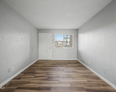 7144 N 66th Drive - Photo Thumbnail 12