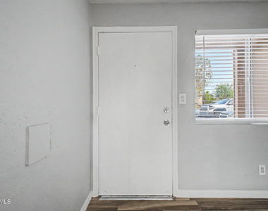 7144 N 66th Drive - Photo Thumbnail 9