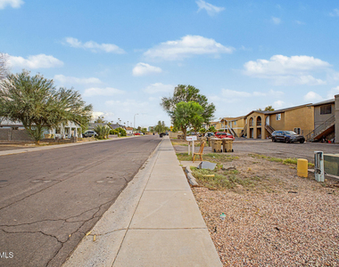 7144 N 66th Drive - Photo Thumbnail 32