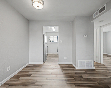 7144 N 66th Drive - Photo Thumbnail 15