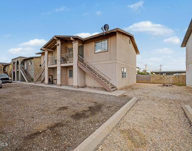 7144 N 66th Drive - Photo Thumbnail 3