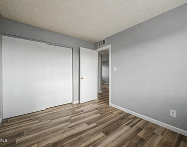 7144 N 66th Drive - Photo Thumbnail 27