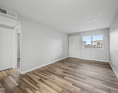 7144 N 66th Drive - Photo Thumbnail 14