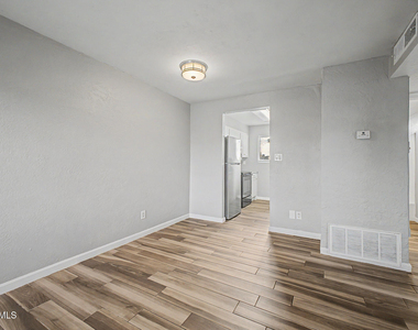 7144 N 66th Drive - Photo Thumbnail 13