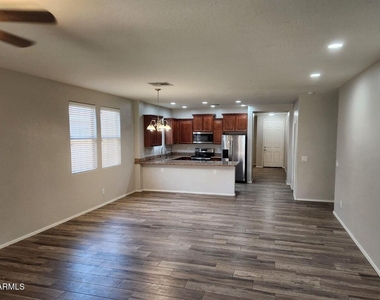 7558 W Spur Drive - Photo Thumbnail 3