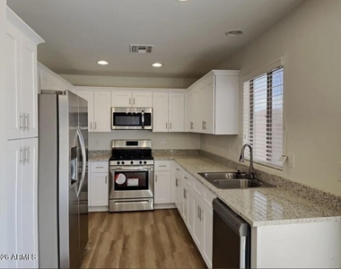 42366 W Bunker Drive - Photo Thumbnail 2