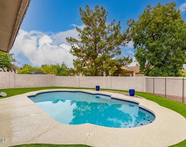 6230 W Irma Lane - Photo Thumbnail 4