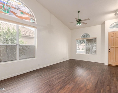 6230 W Irma Lane - Photo Thumbnail 12