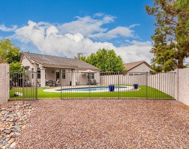 6230 W Irma Lane - Photo Thumbnail 9