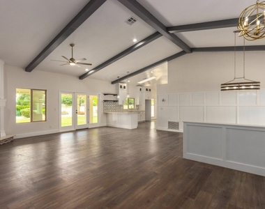 719 E Fairway Drive - Photo Thumbnail 5