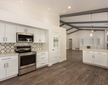 719 E Fairway Drive - Photo Thumbnail 14