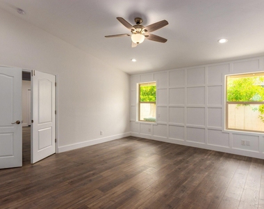 719 E Fairway Drive - Photo Thumbnail 23