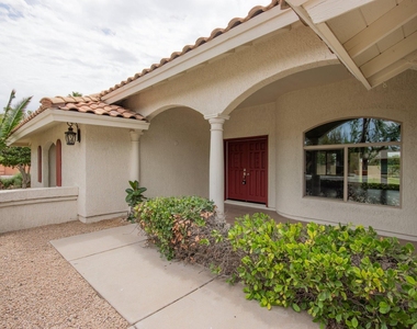 719 E Fairway Drive - Photo Thumbnail 3