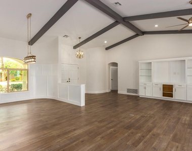 719 E Fairway Drive - Photo Thumbnail 9