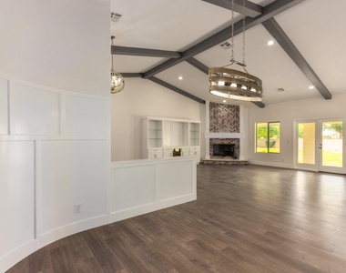 719 E Fairway Drive - Photo Thumbnail 8