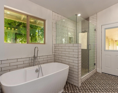 719 E Fairway Drive - Photo Thumbnail 28