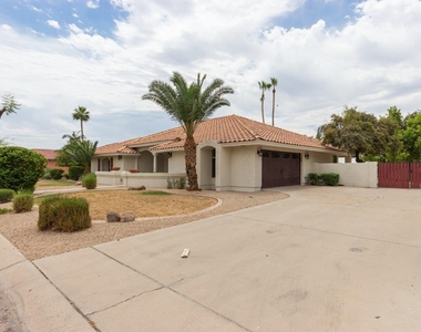 719 E Fairway Drive - Photo Thumbnail 1