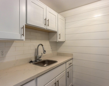 719 E Fairway Drive - Photo Thumbnail 20