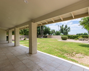 719 E Fairway Drive - Photo Thumbnail 34