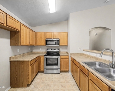 2159 W Pinkley Avenue - Photo Thumbnail 8