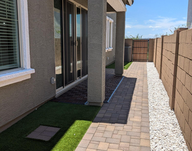 2207 W Paso Trail - Photo Thumbnail 3