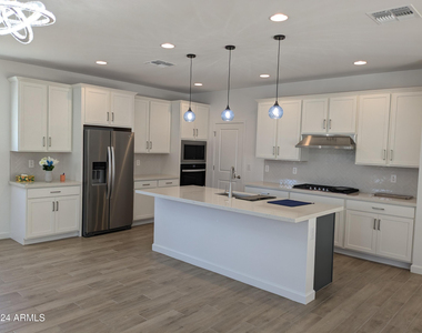 2207 W Paso Trail - Photo Thumbnail 14