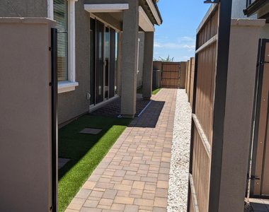 2207 W Paso Trail - Photo Thumbnail 2