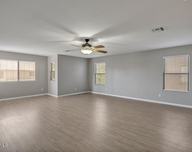 2717 E Teakwood Place - Photo Thumbnail 27