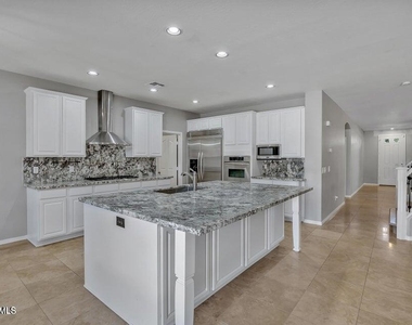 2717 E Teakwood Place - Photo Thumbnail 4