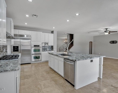 2717 E Teakwood Place - Photo Thumbnail 5