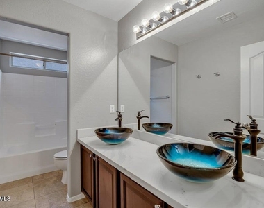 2717 E Teakwood Place - Photo Thumbnail 28