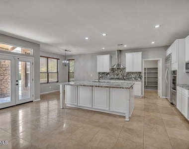 2717 E Teakwood Place - Photo Thumbnail 3