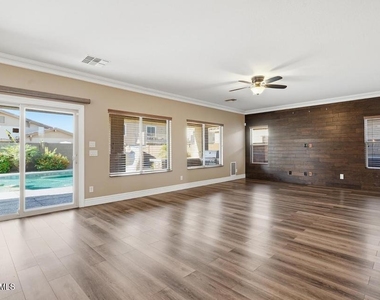 16809 W Magnolia Street - Photo Thumbnail 2