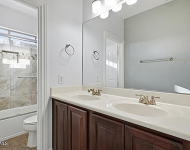 16809 W Magnolia Street - Photo Thumbnail 18