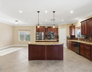 16809 W Magnolia Street - Photo Thumbnail 4