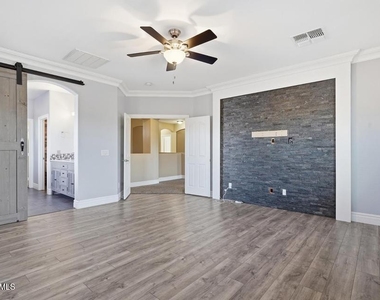 16809 W Magnolia Street - Photo Thumbnail 6