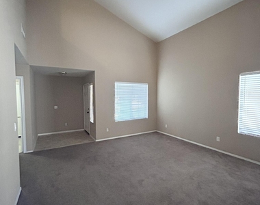 3174 W Carlos Lane - Photo Thumbnail 5
