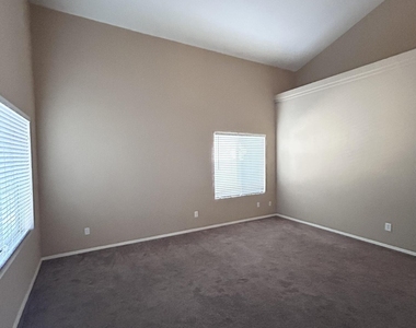 3174 W Carlos Lane - Photo Thumbnail 4