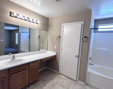 3174 W Carlos Lane - Photo Thumbnail 21