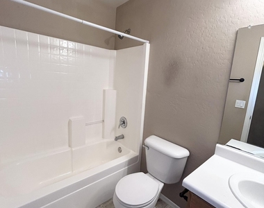 3174 W Carlos Lane - Photo Thumbnail 11
