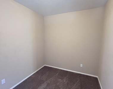 3174 W Carlos Lane - Photo Thumbnail 18