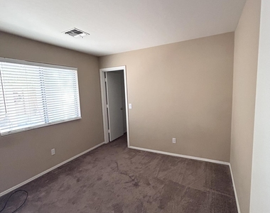 3174 W Carlos Lane - Photo Thumbnail 12