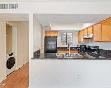 1065 W 1st Street - Photo Thumbnail 4