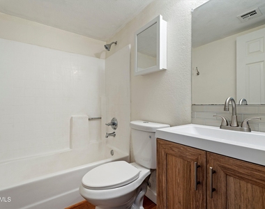1065 W 1st Street - Photo Thumbnail 8
