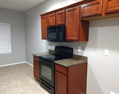 4232 E Bruce Court - Photo Thumbnail 3