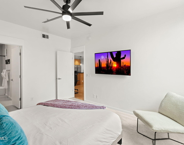 1111 W University Drive - Photo Thumbnail 9