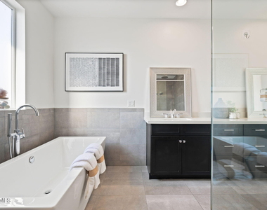 3104 N 37th Street - Photo Thumbnail 10