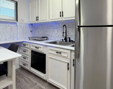 7529 W Comet Avenue - Photo Thumbnail 4
