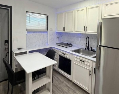 7529 W Comet Avenue - Photo Thumbnail 3