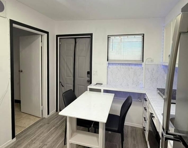 7529 W Comet Avenue - Photo Thumbnail 5